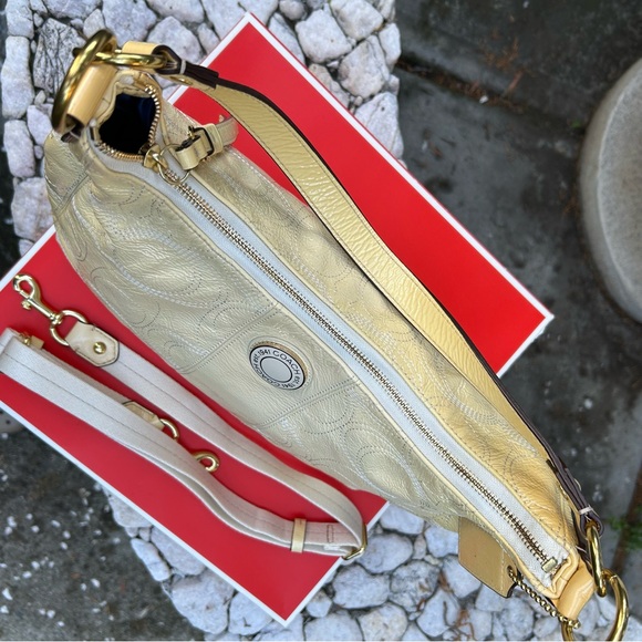 Coach patent leather handbag - Picture 7 of 13